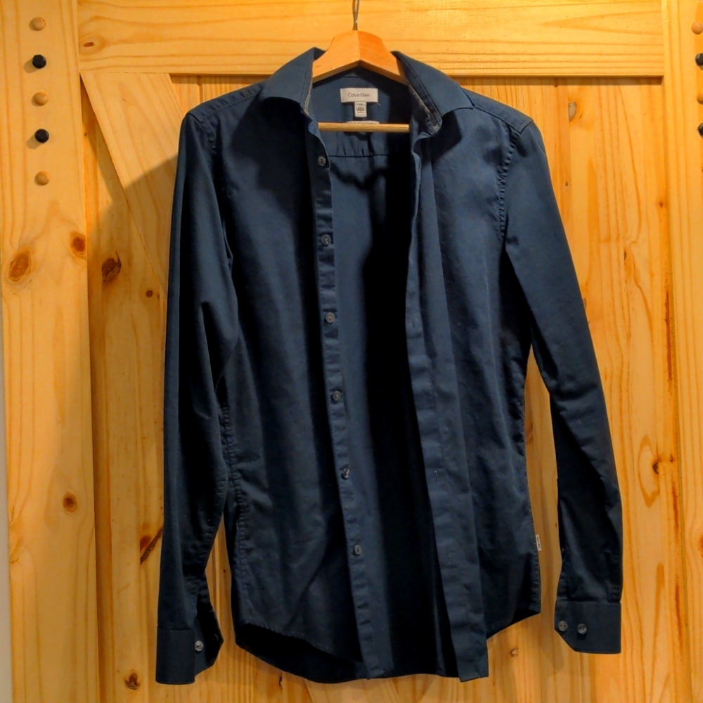 Calvin Klein shirt size small